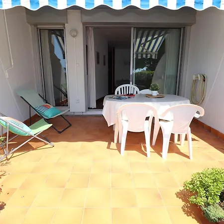 Appartement Rez-de-jardin Bord De Mer, Terrasse 30m², 5 Pers, Port Camargue - Fr-1-307-228 *